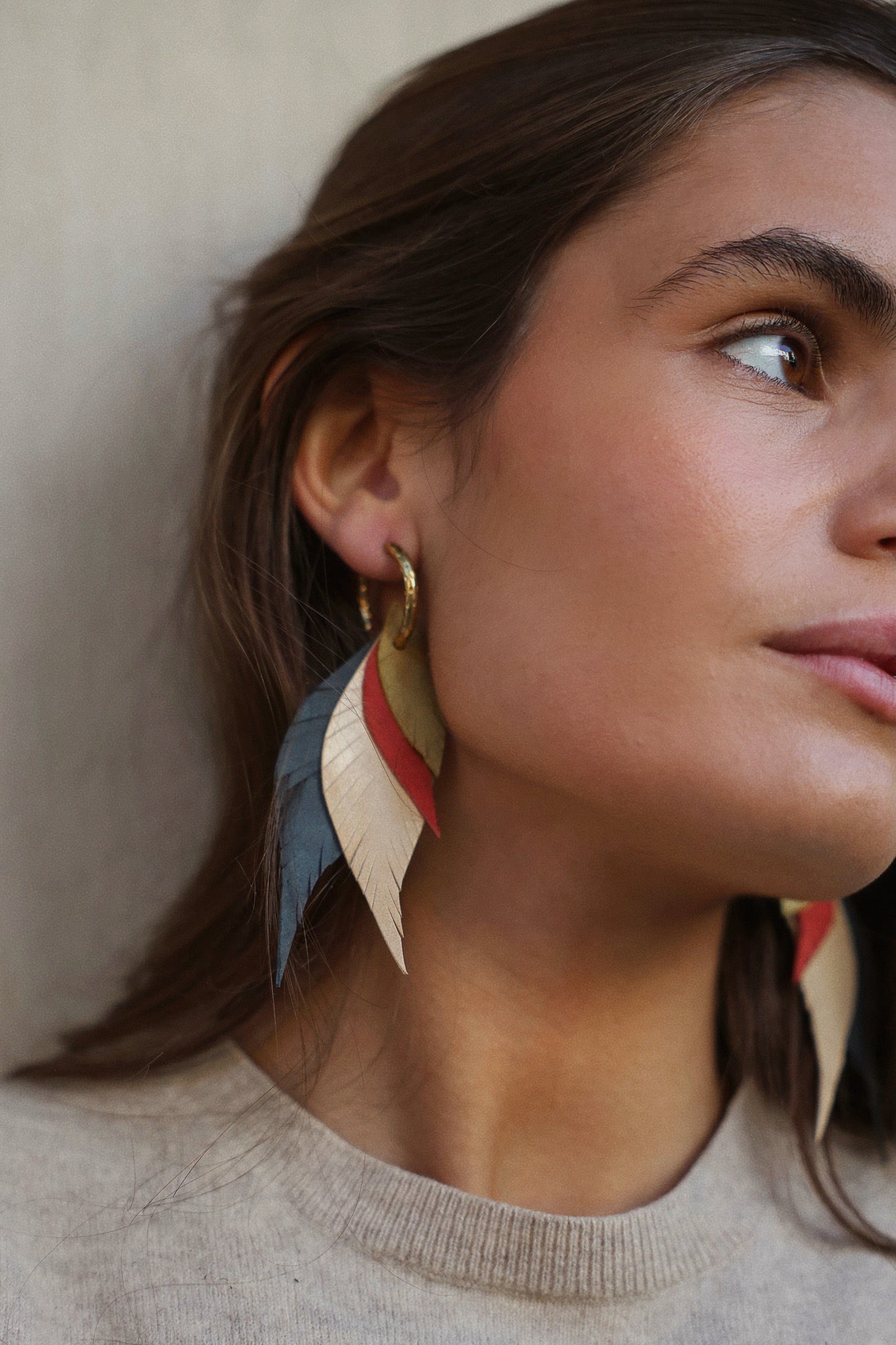 Pendiente Pluma Triple Petóleo