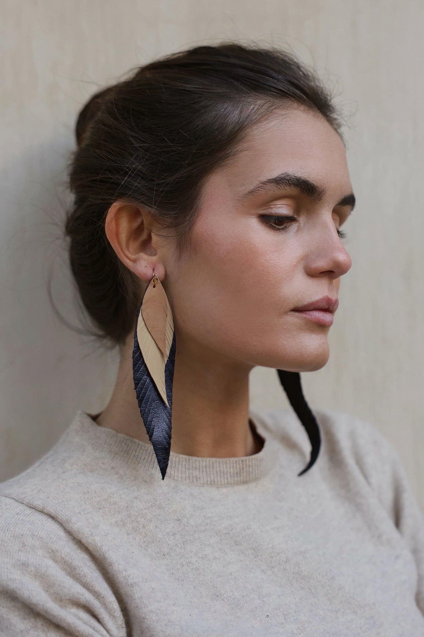 Pendiente Pluma Grande Azul Metalizado