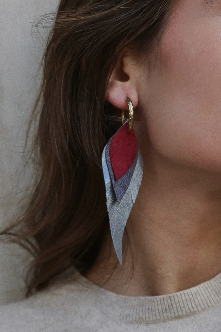 Pendiente Pluma Pequeño Gris