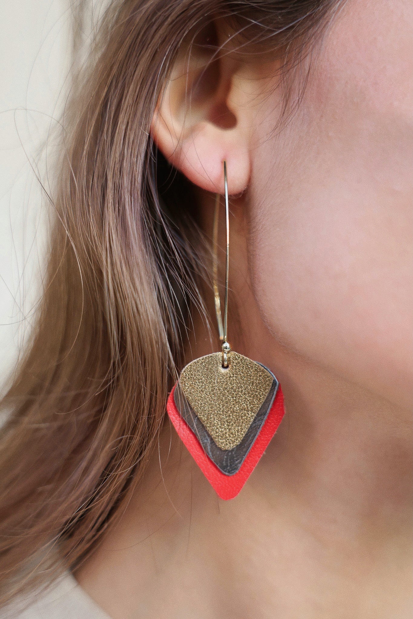 Pendiente Triangulo Largo Rojo