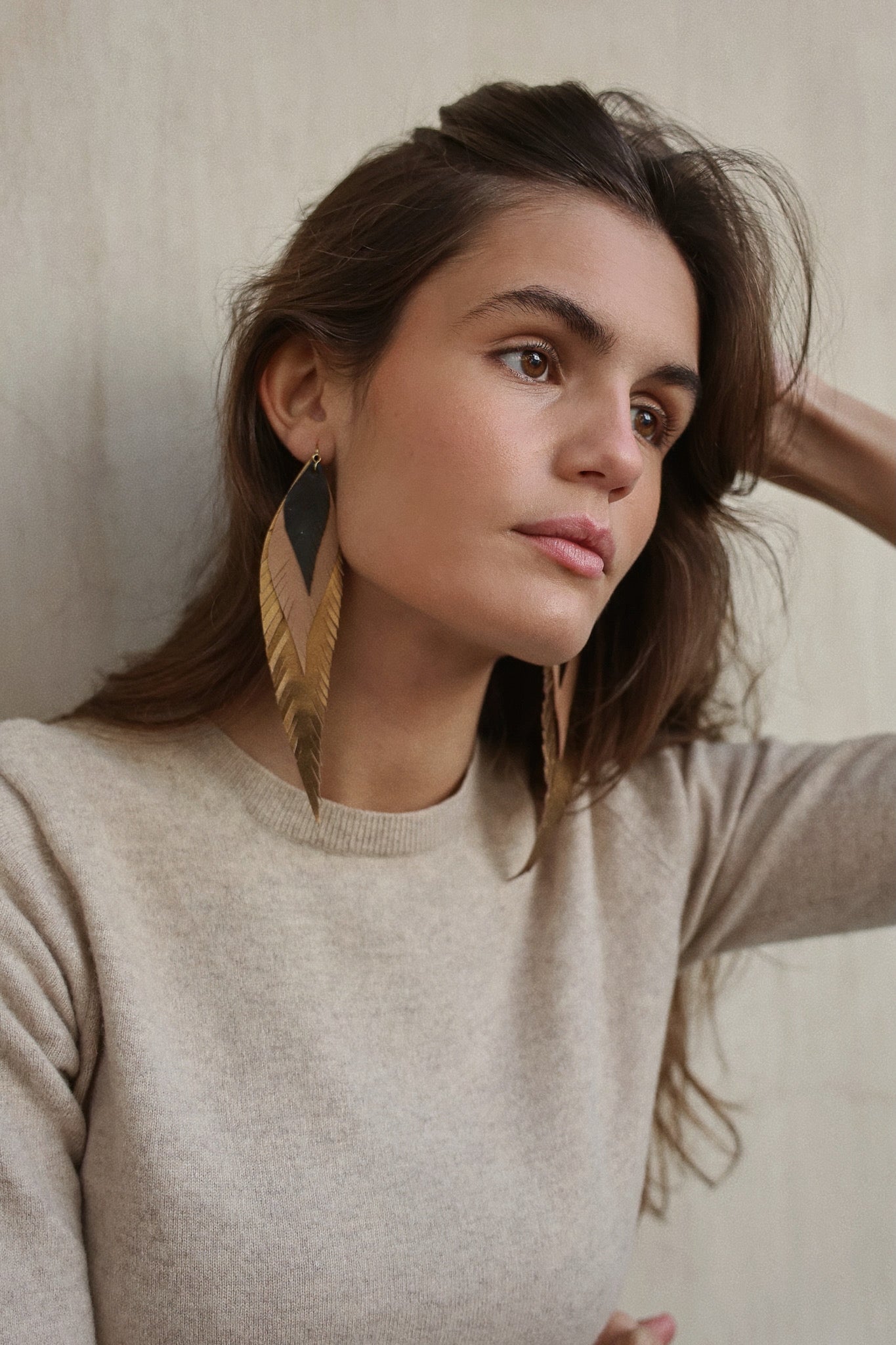 Pendiente Pluma Grande Dorado