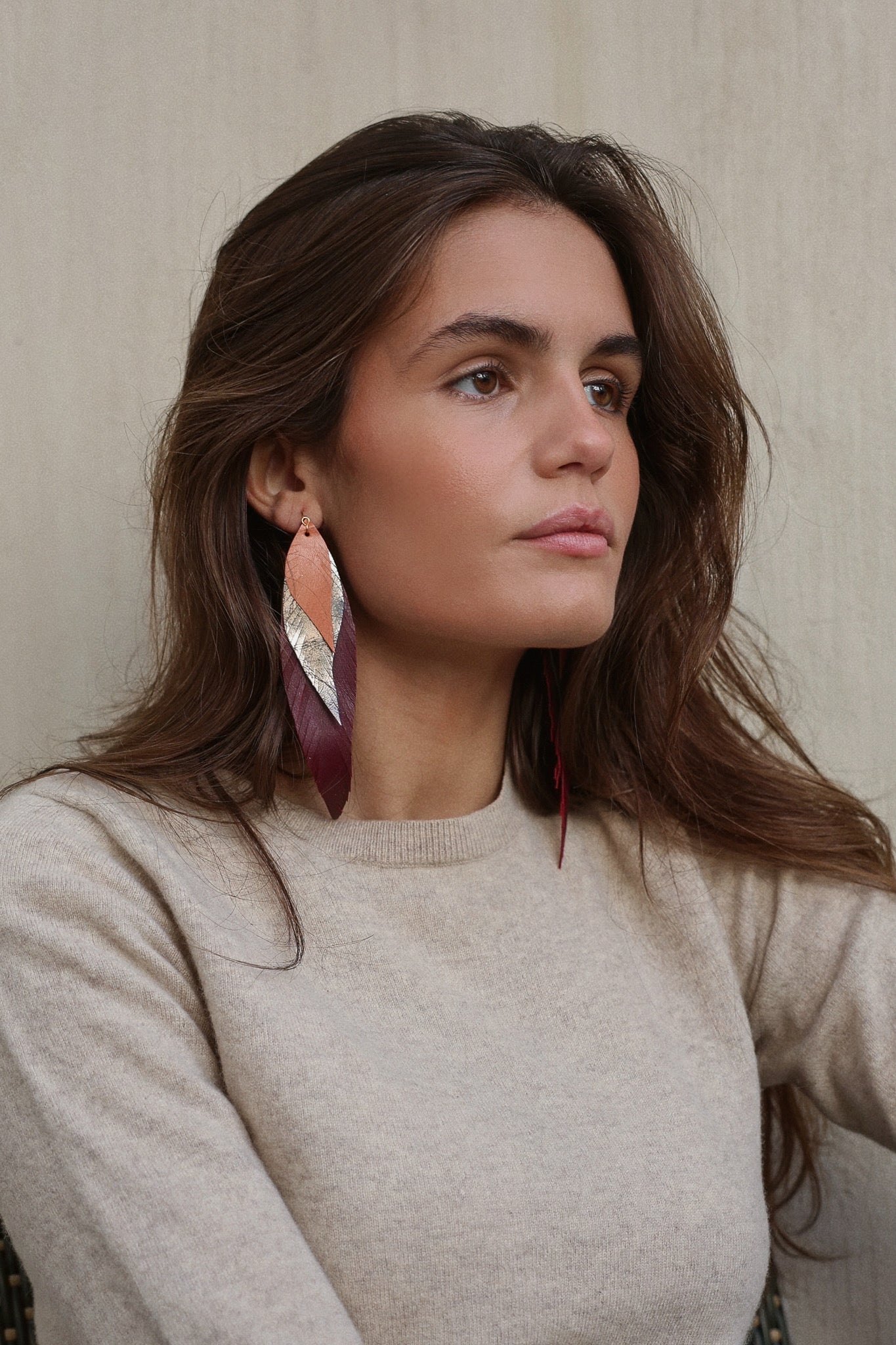 Pendiente Pluma Grande Granate