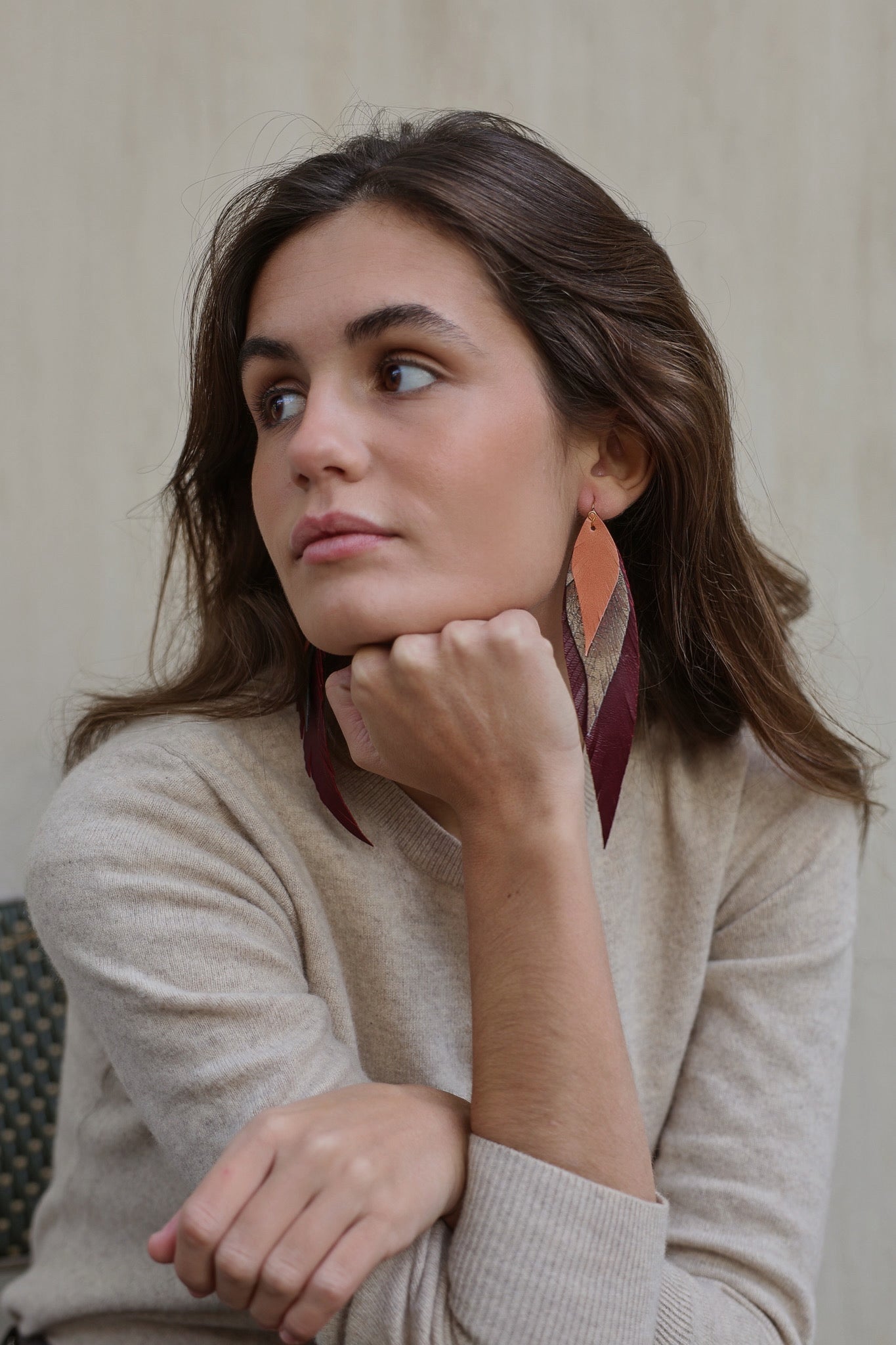 Pendiente Pluma Grande Granate