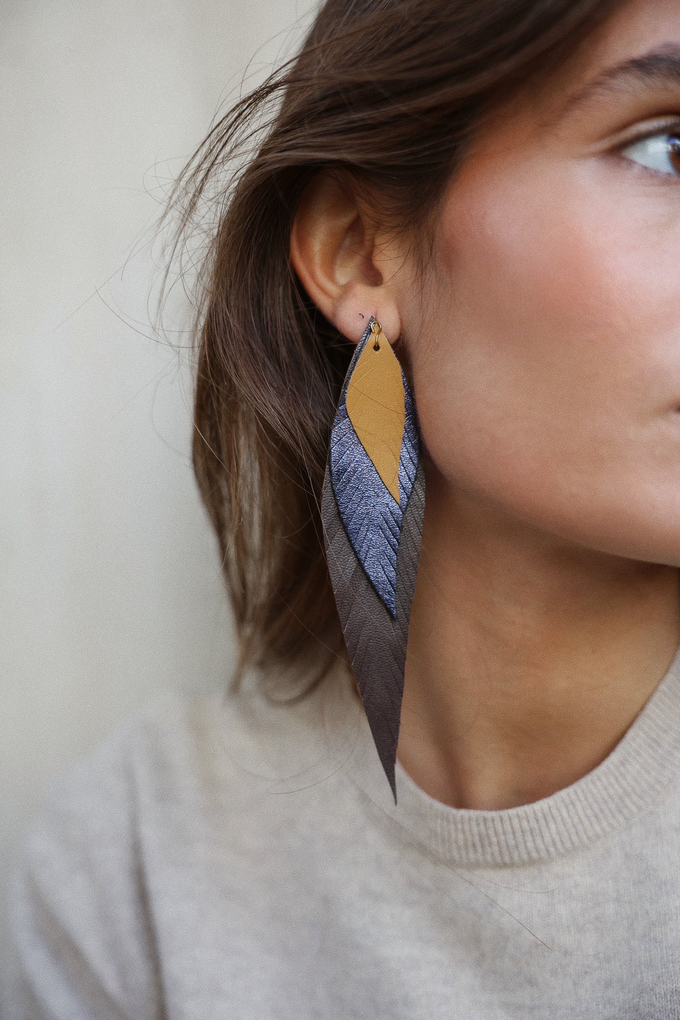 Pendiente Pluma Grande Chocolate