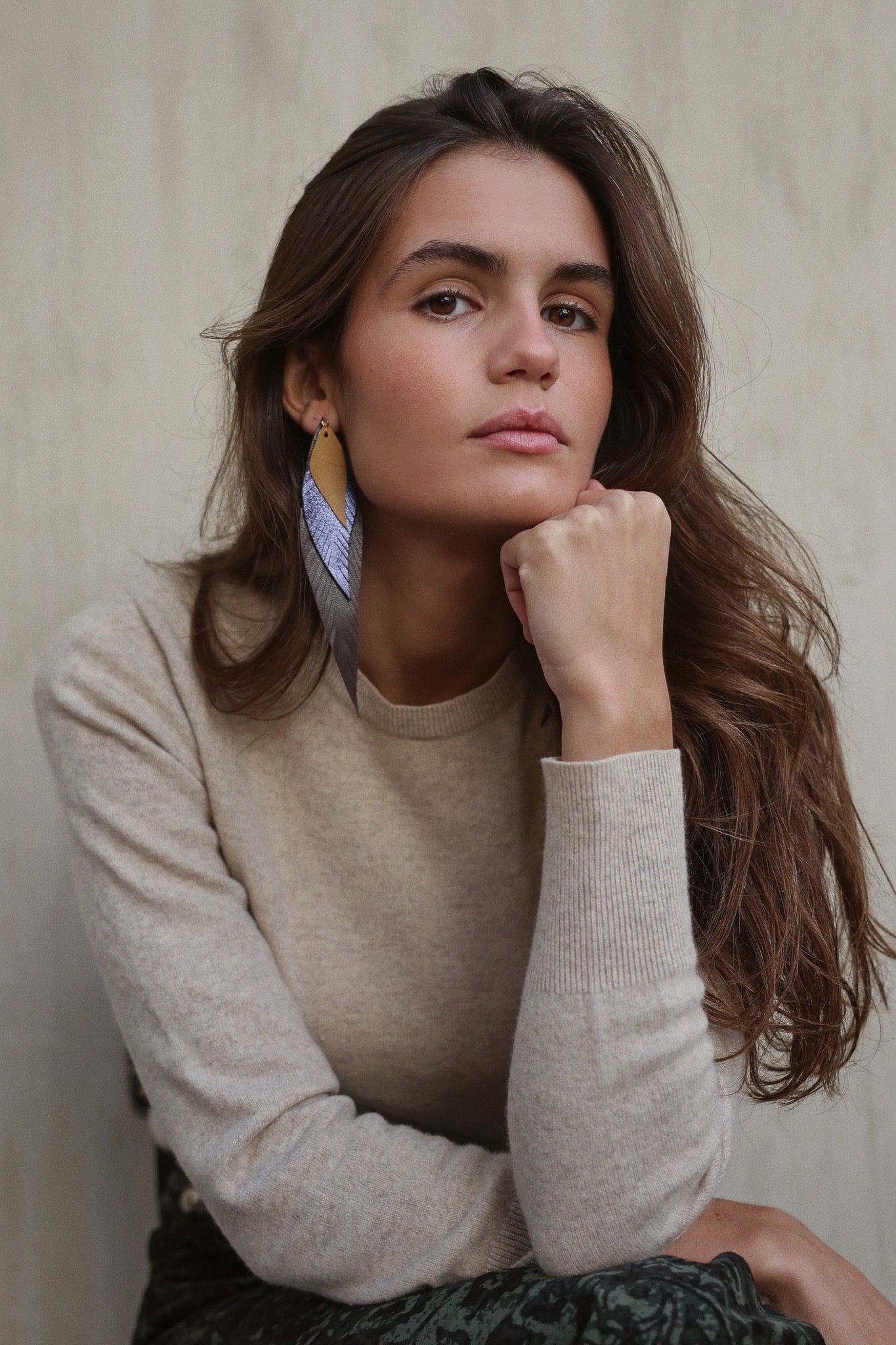 Pendiente Pluma Grande Chocolate