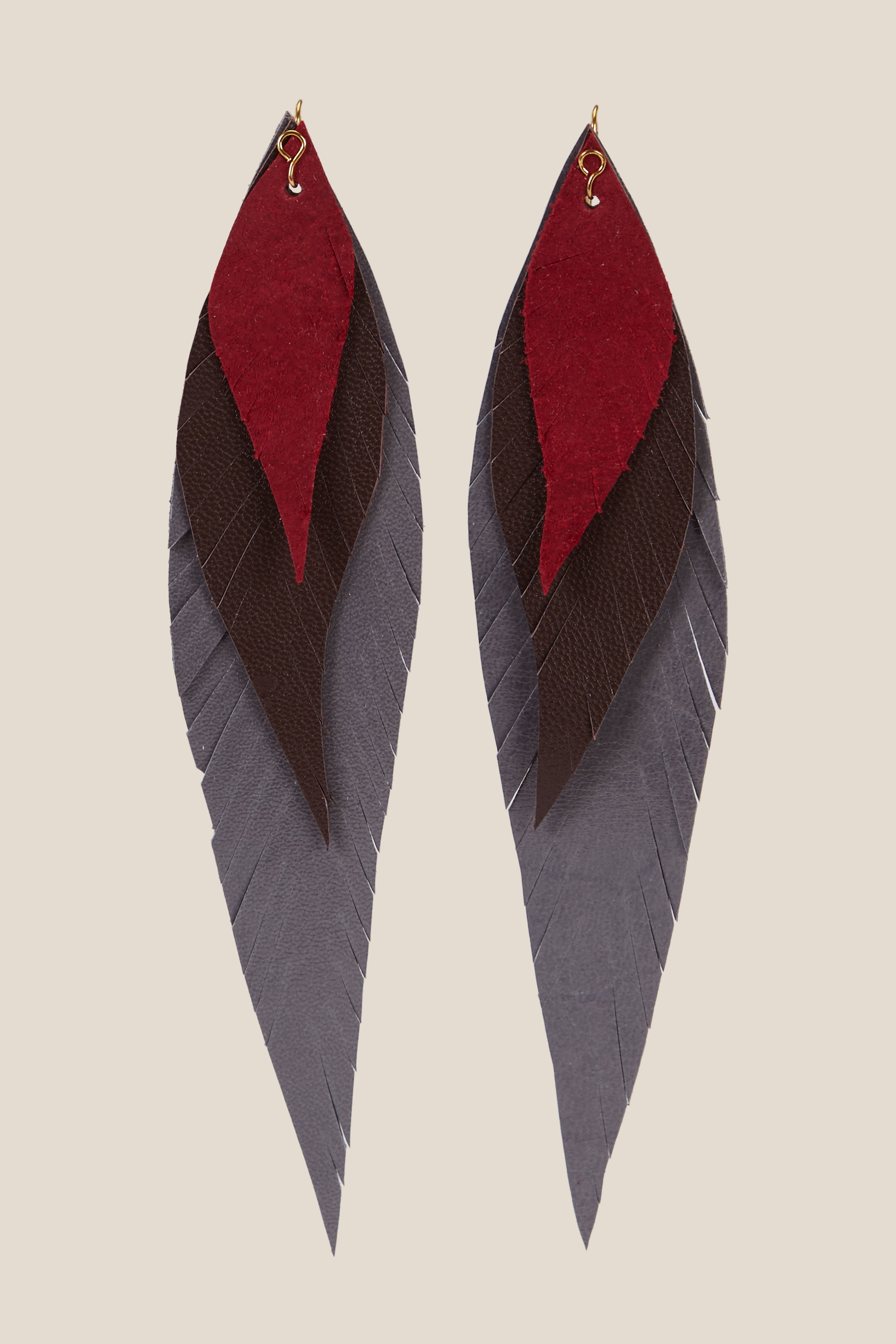 Pendiente Pluma Grande Gris